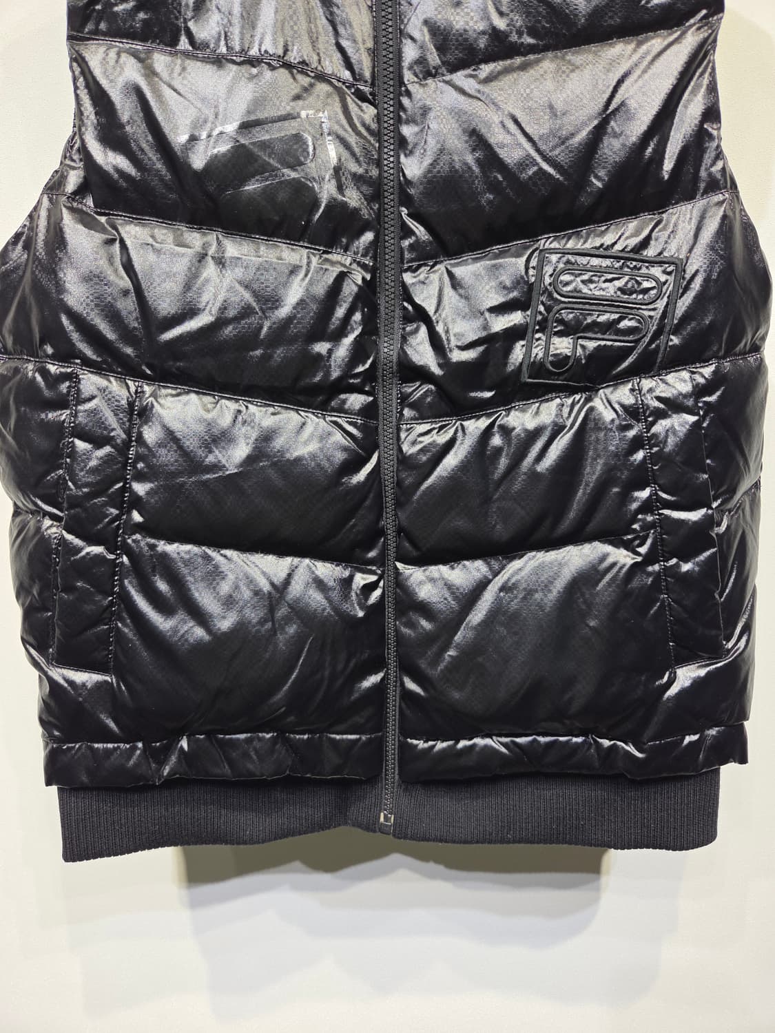 휠라(FILA) 글로시 덕다운 후드 패딩 조끼 상품이미지4