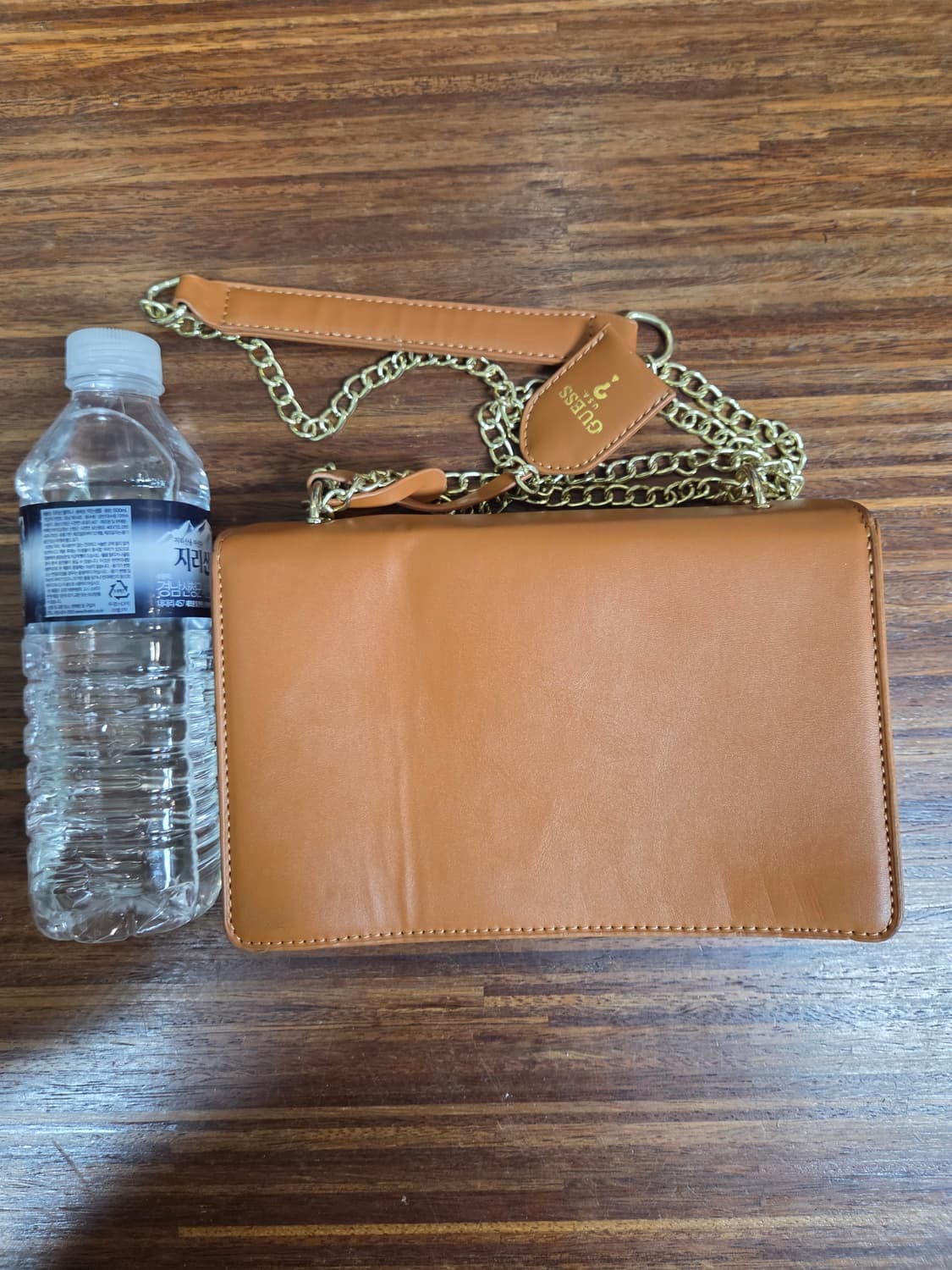 게스 가죽 체인 크로스백  상품이미지3