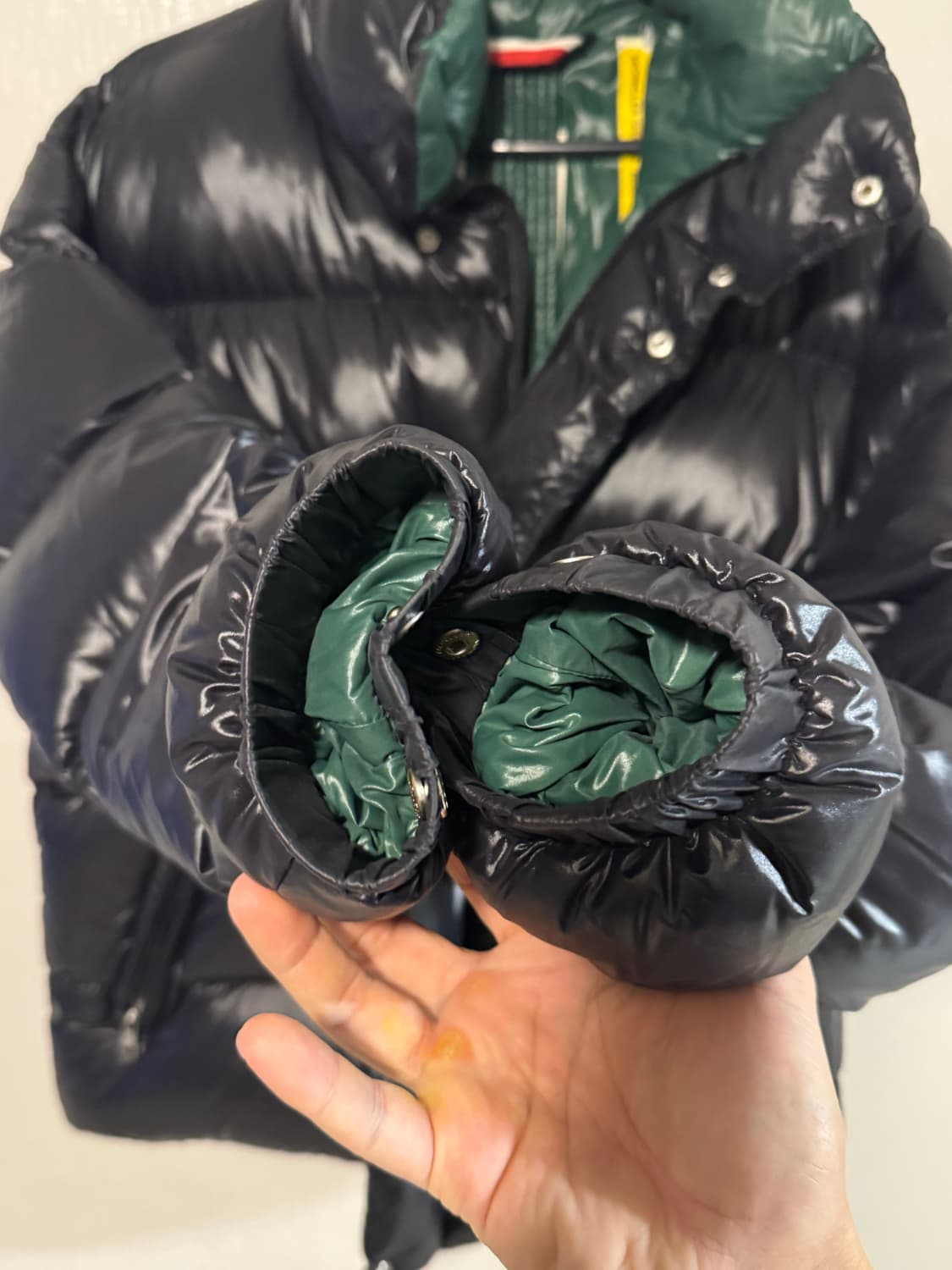 몽클레어 지니어스 유광 블랙 3사이즈 L 상품이미지4