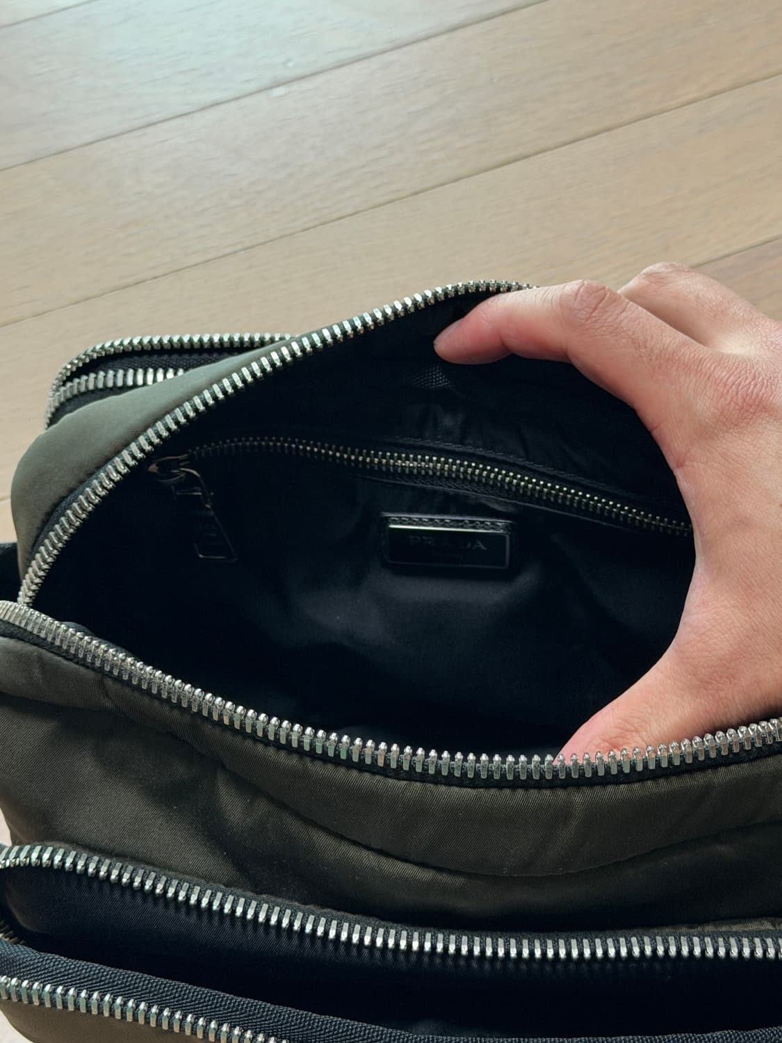 프라다 리나일론 포켓 파우치백 , 클러치백 (보증서) 상품이미지4