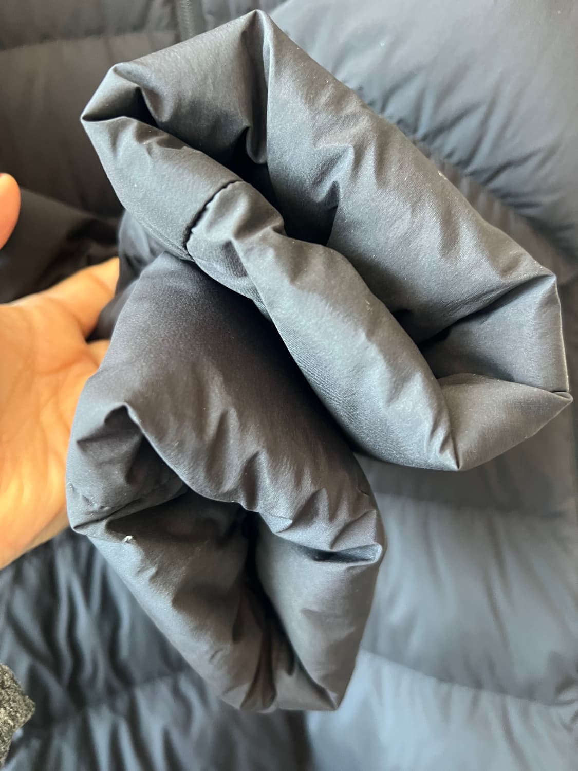 유니클로 여성 블랙 다운패딩점퍼 후드롱패딩  상품이미지4