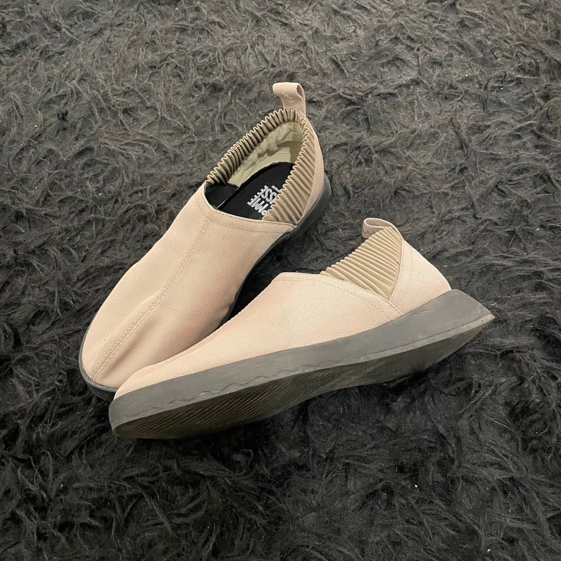 옴므플리세 이세이미야케 플리츠 스니커즈 상품이미지2