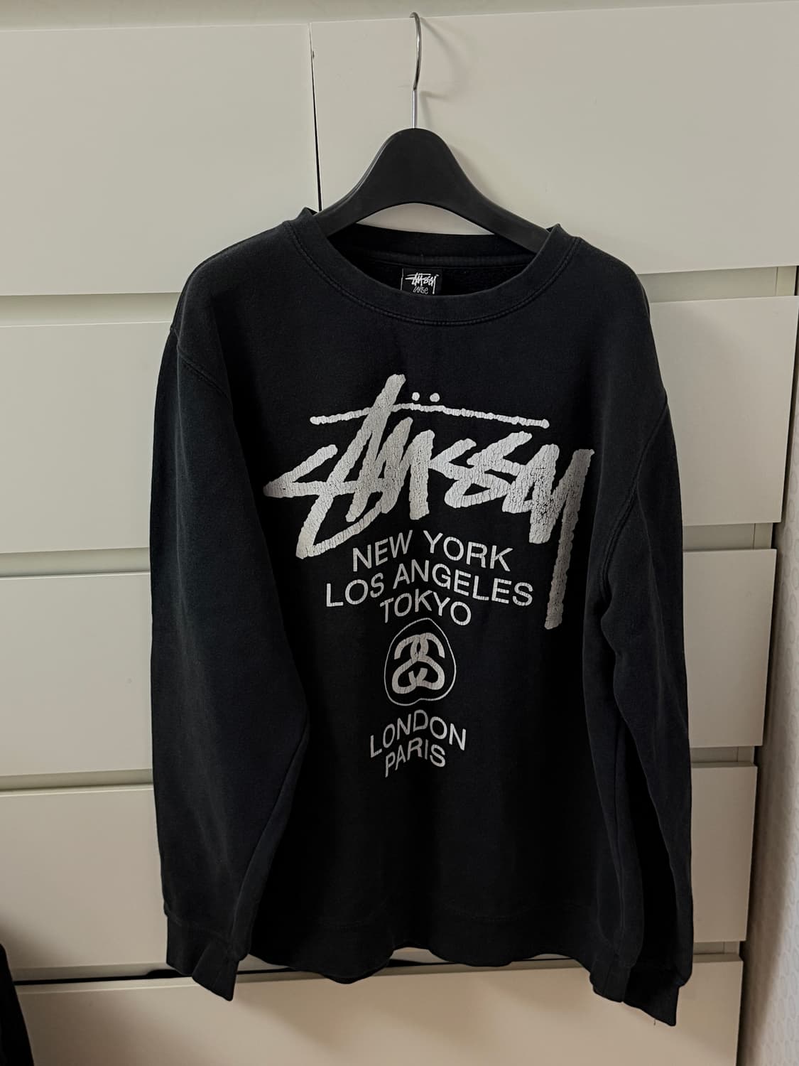 스투시 월드투어 맨투맨 상품이미지1