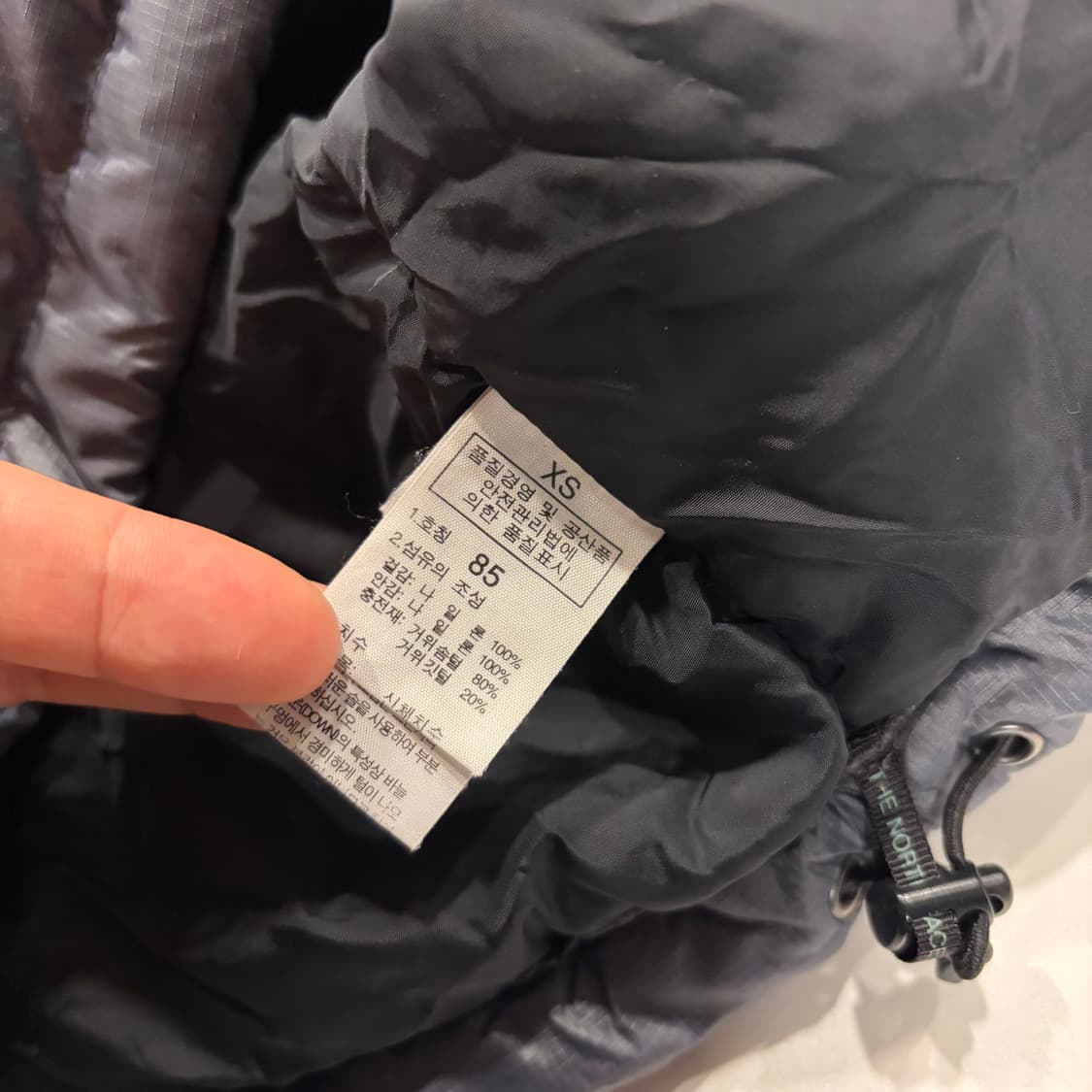 [85] 노스페이스 700 눕시 패딩 베스트 블랙/그레이 B408 상품이미지8