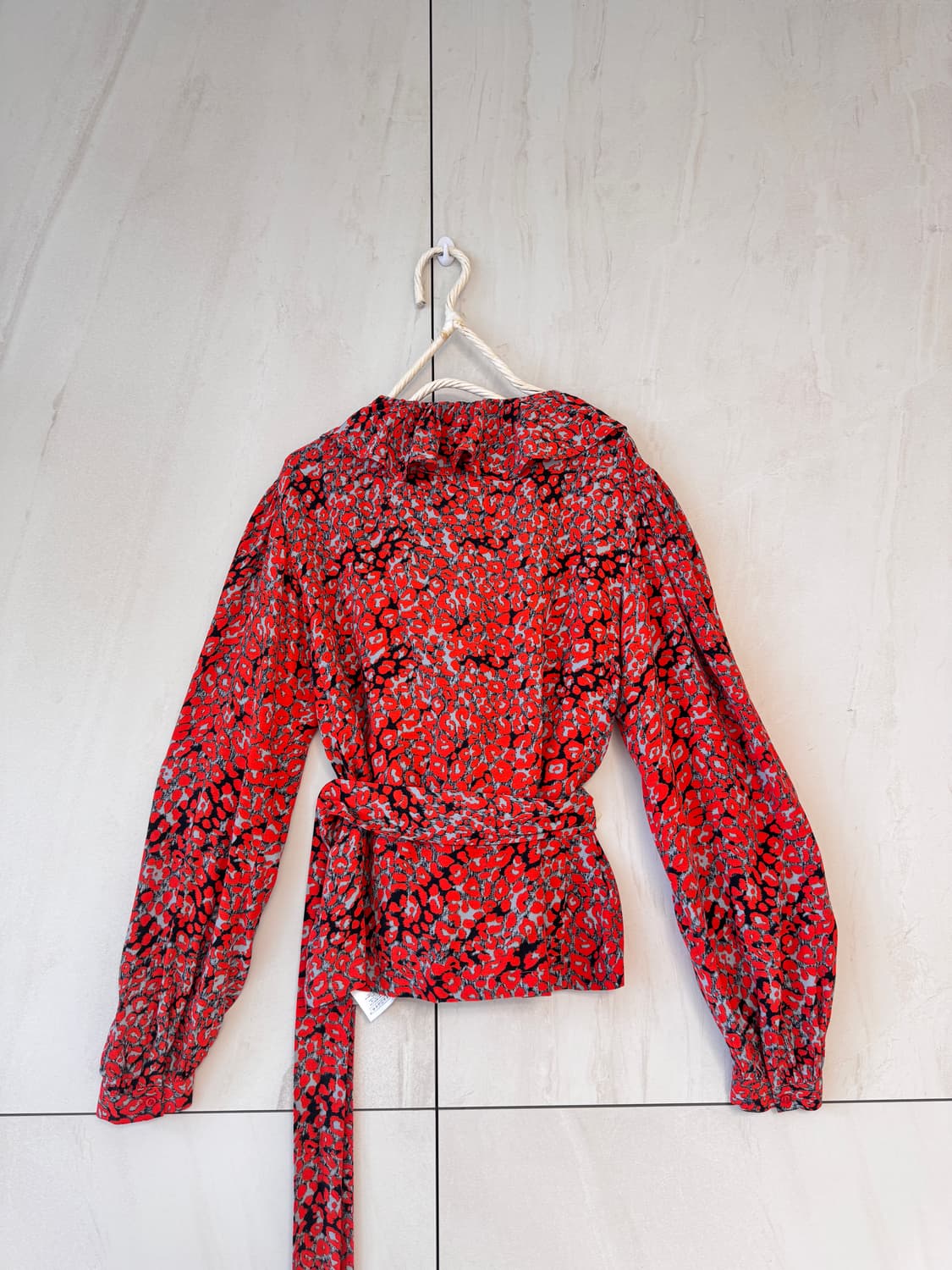 텍있는 새상품 maje 레드 레오파드 랩 블라우스 1(44,55가능) 상품이미지2