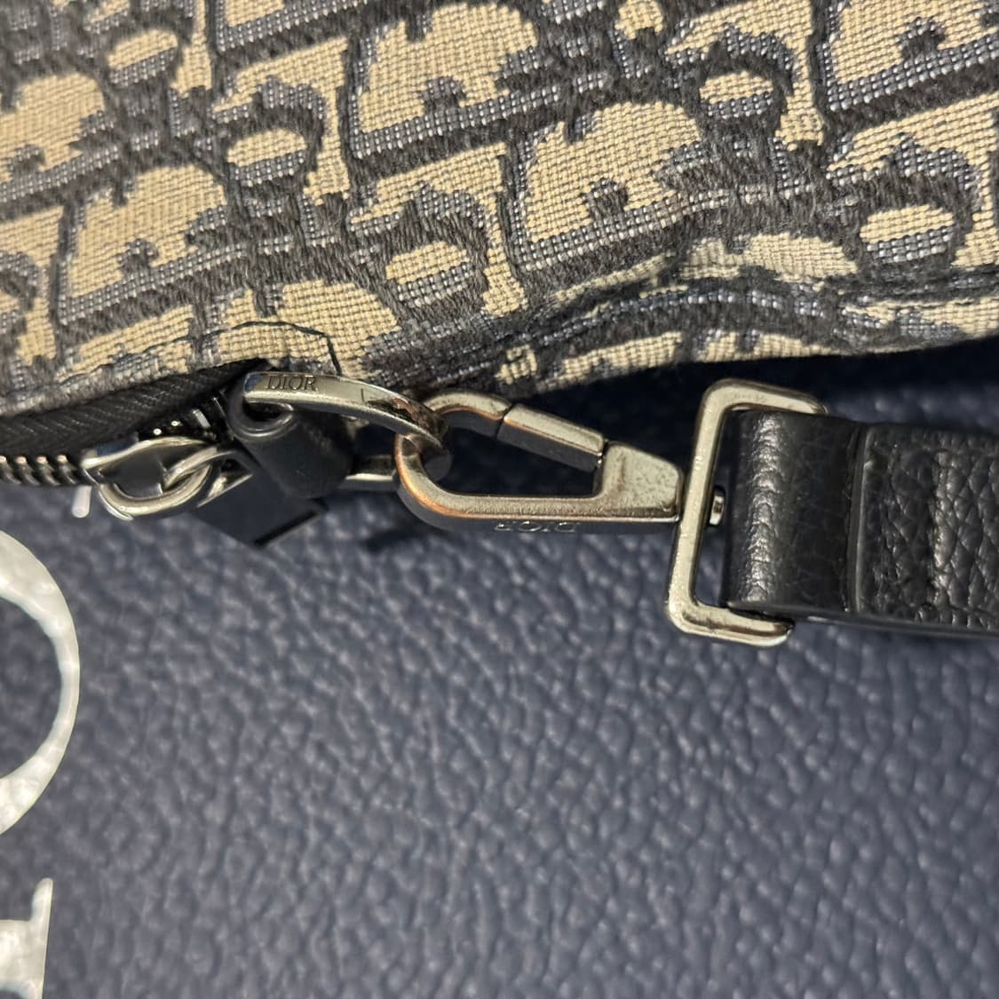 디올 트라이앵글 아이패드 클러치 A4 상품이미지7