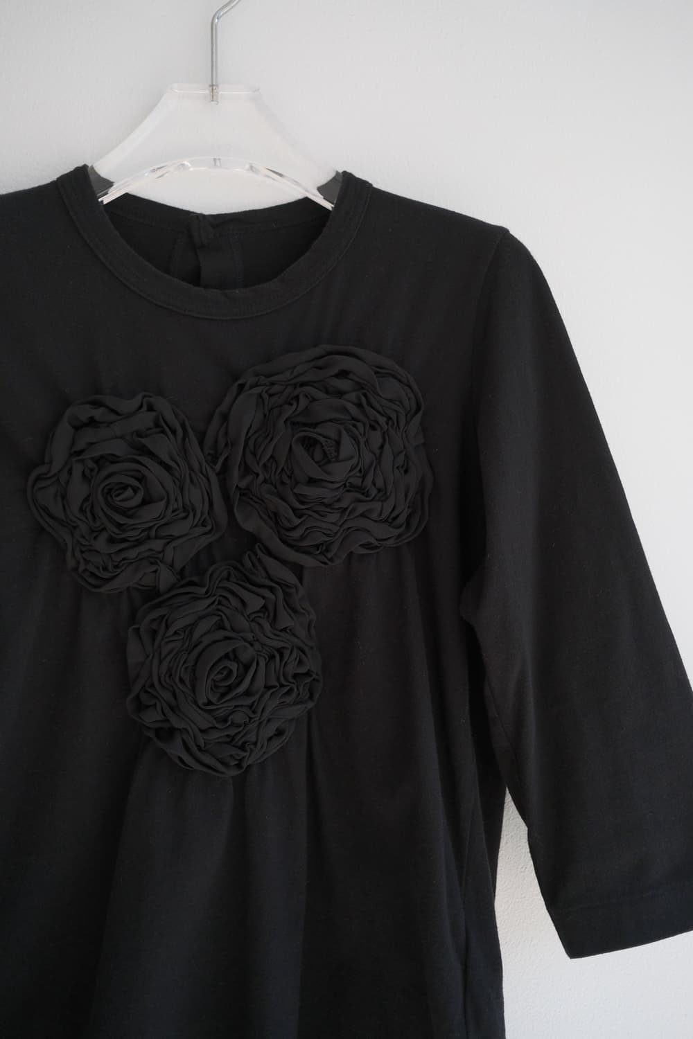 Rose appliqué back button top joo 상품이미지7