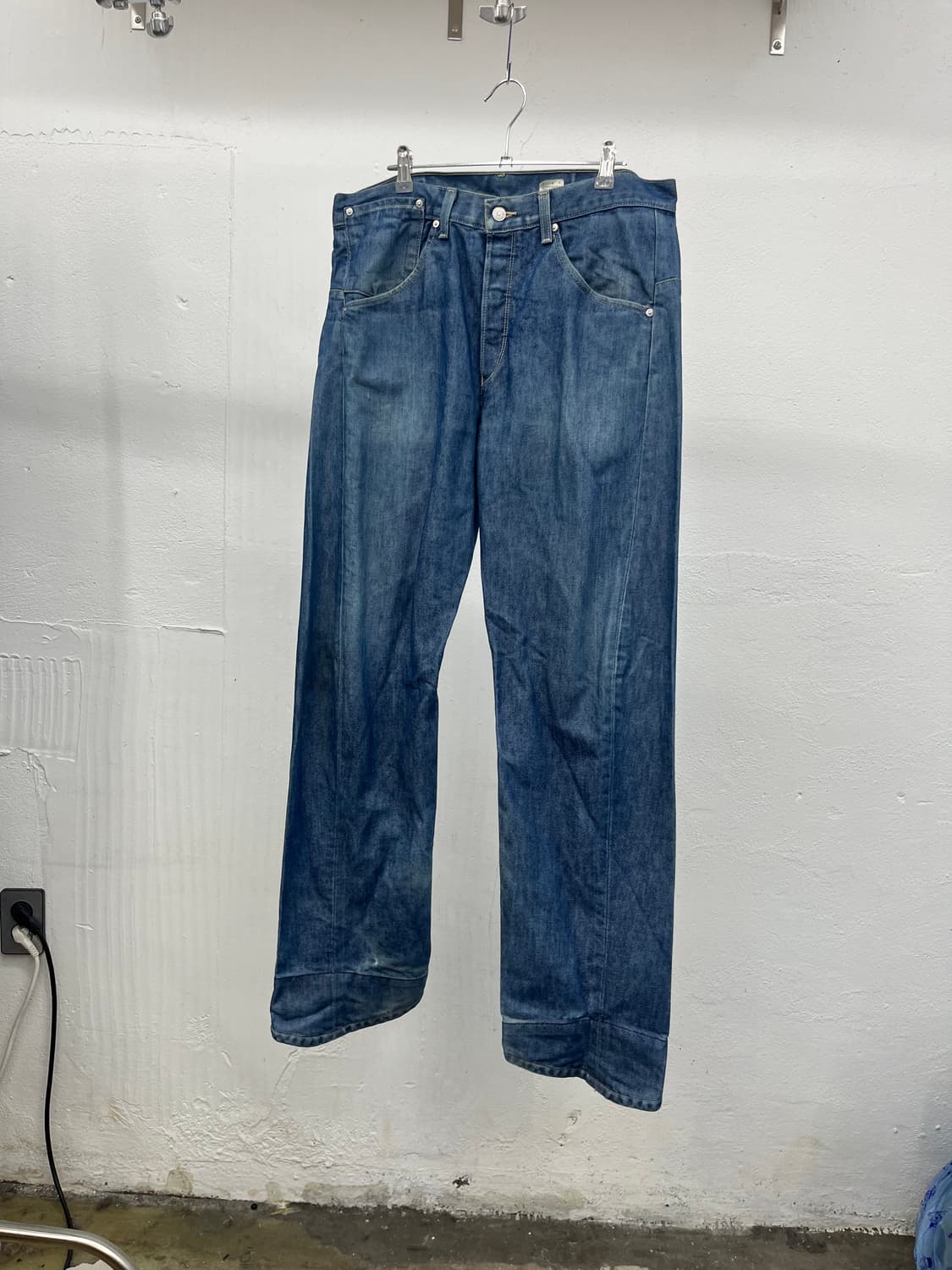 [35] LEVIS ENGINEERED CURVED JEANS 상품이미지1