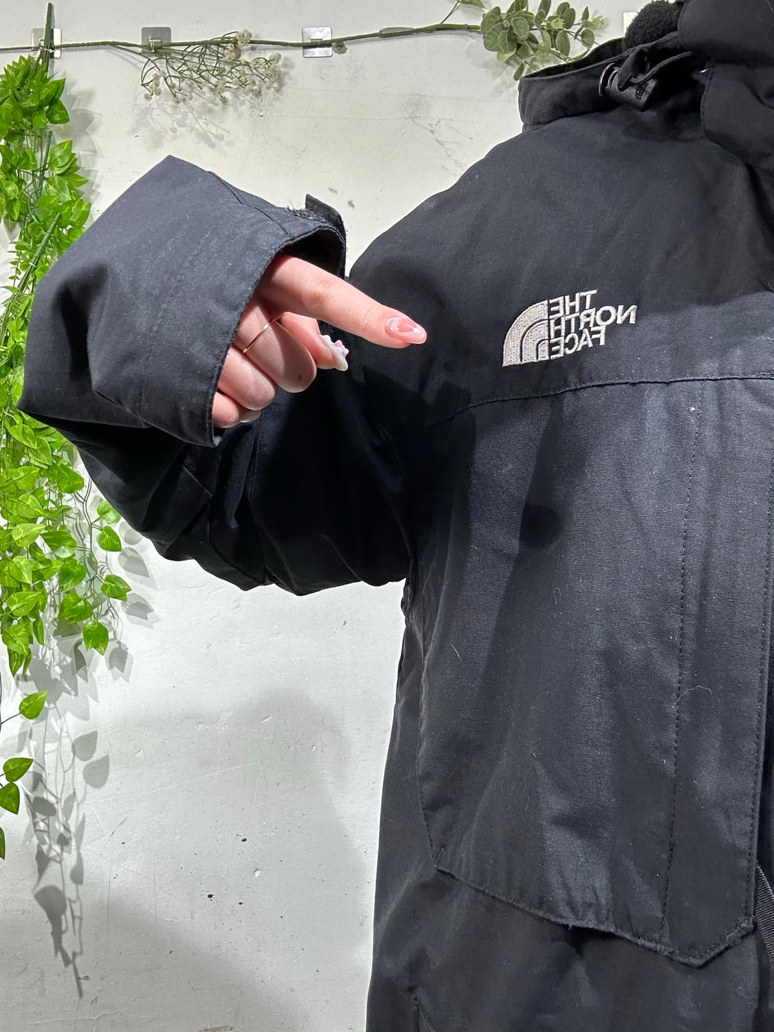 노스페이스 블랙 두툼 바람막이 후드 패딩 자켓 90 상품이미지4