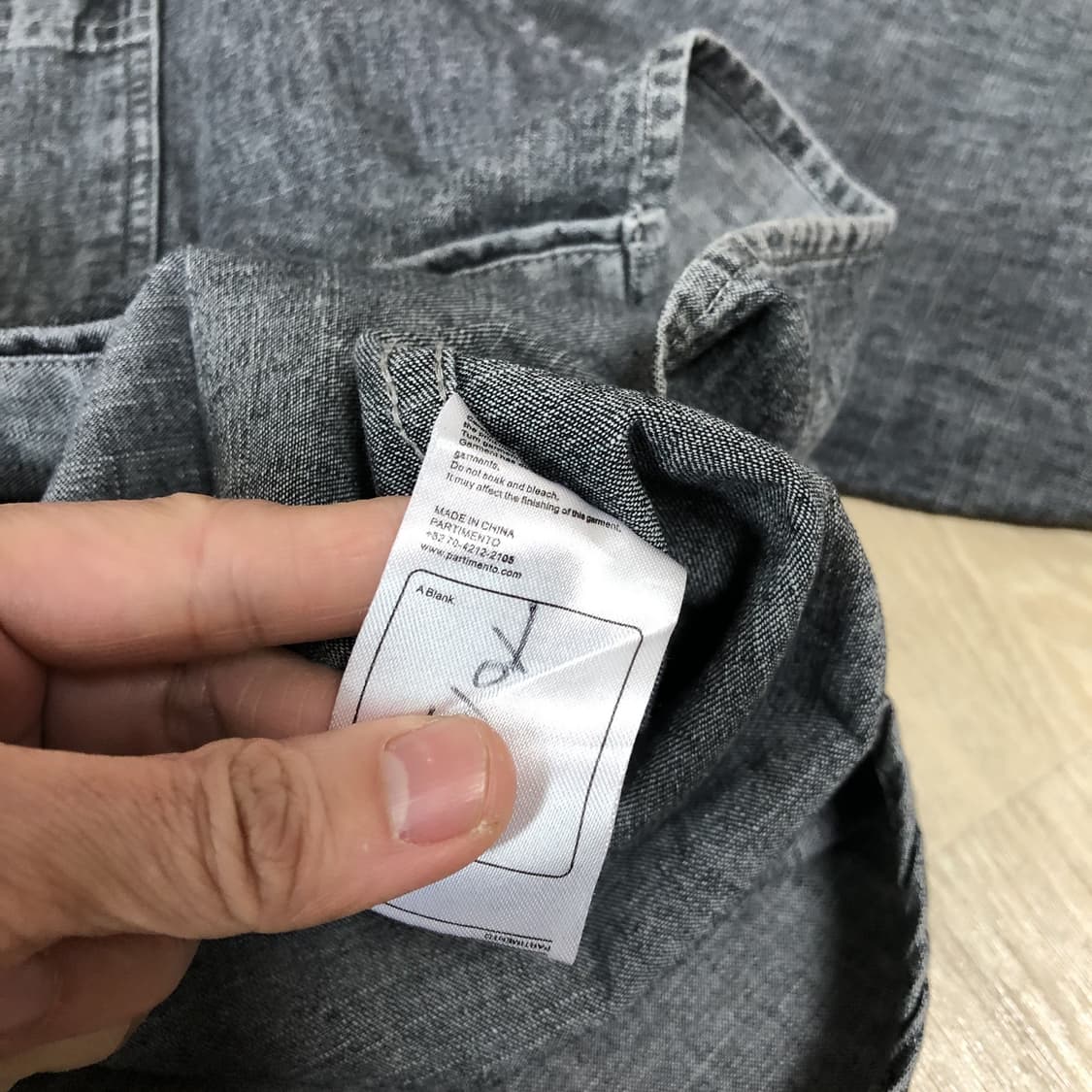 (L) 파르티멘토 PARTIMENTO 오버사이즈 스톤 워싱 데님셔츠 블랙 상품이미지5