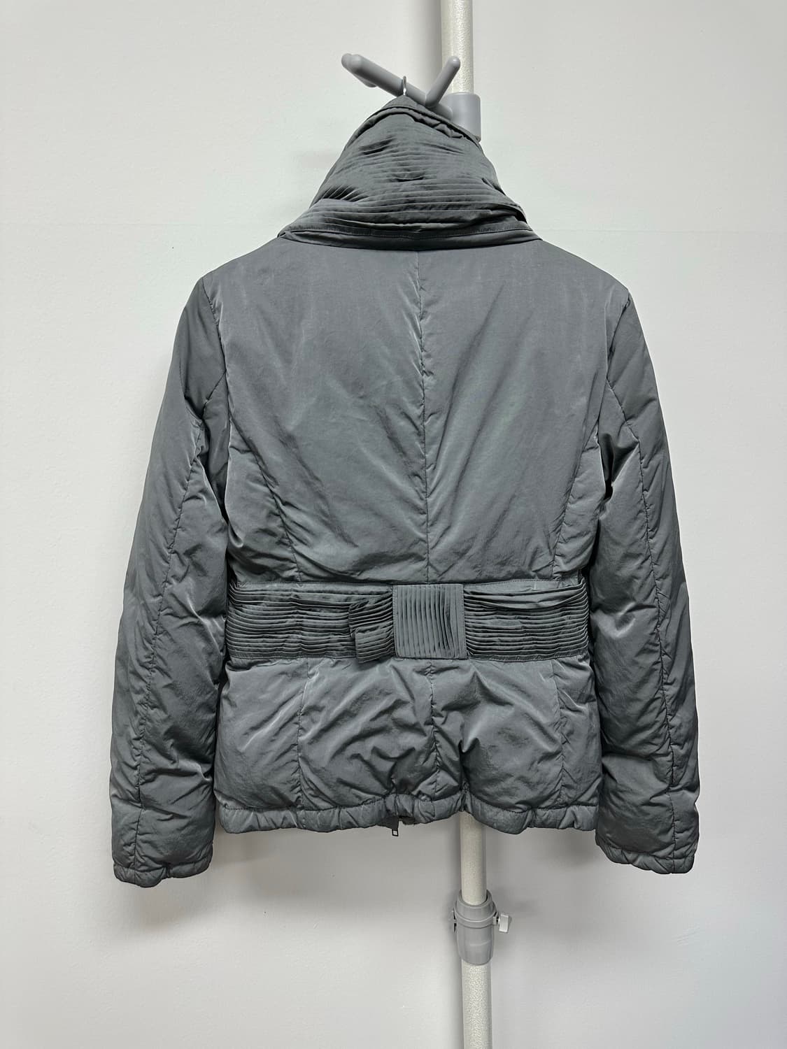 엠포리오 아르마니 플리츠 디자인 다운 패딩 자켓 상품이미지7