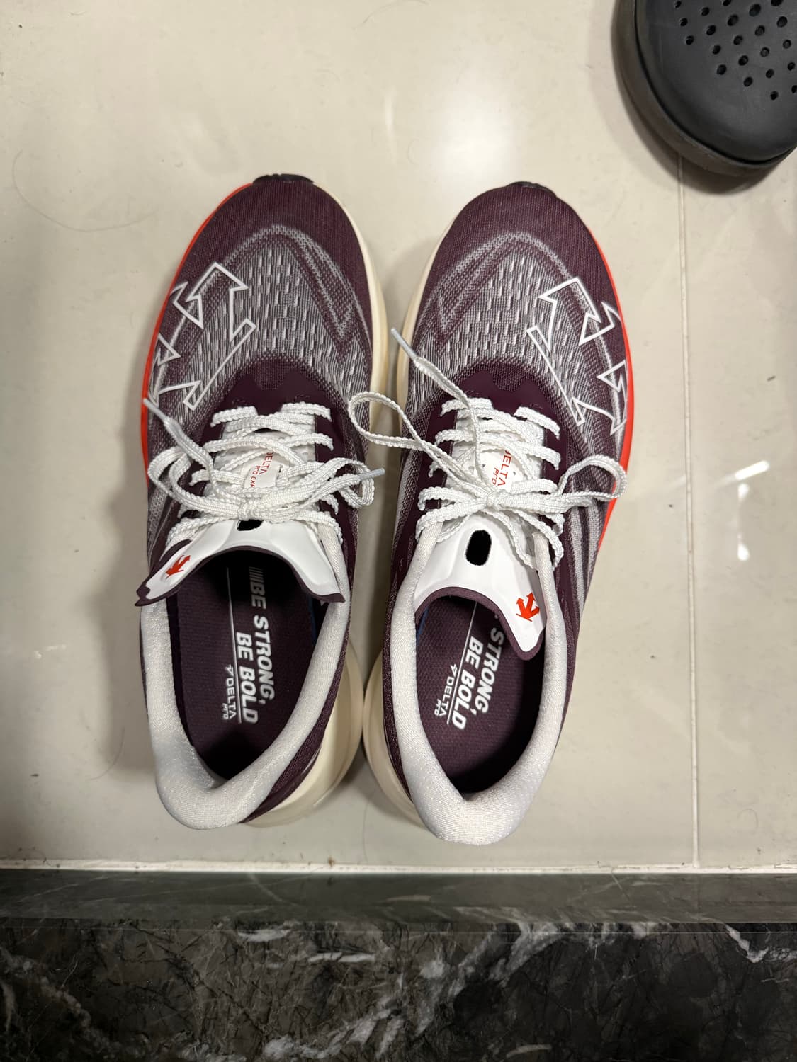 데상트 델타프로 버건디 270사이즈 상품이미지1