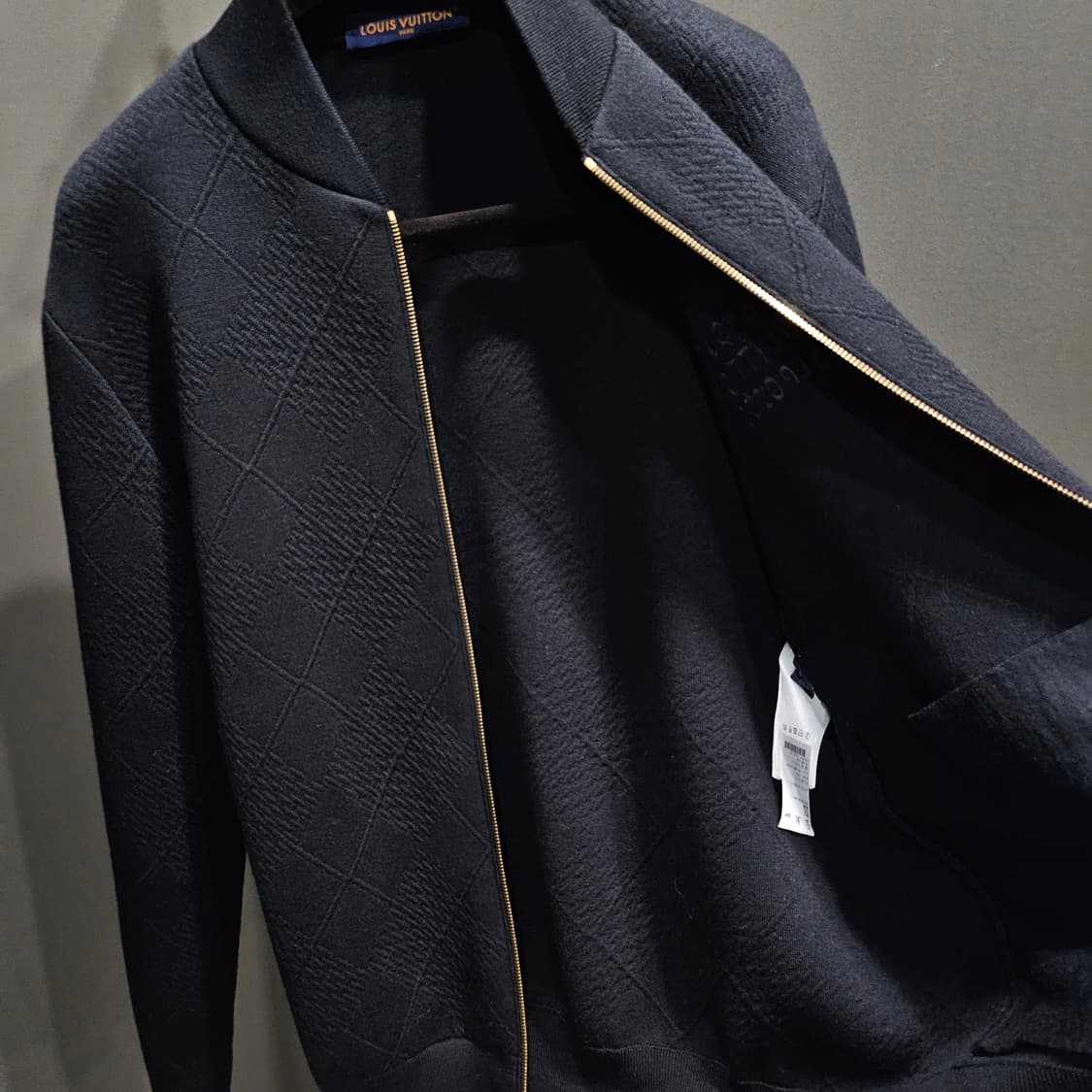 루이비통 퍼렐 텍스처드 니트 울 블렌드 블루종 상품이미지4