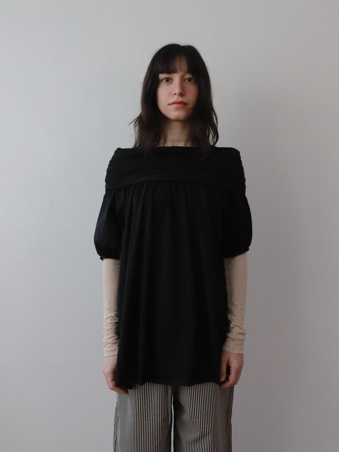 아모르샤이 BACK RIBBON TOP - BLACK 상품이미지2