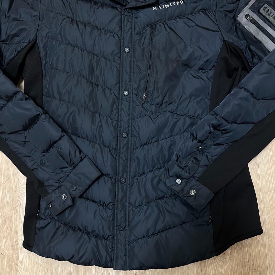 밀레 남성 스탠다드 카라 경량패딩 L/100  상품이미지3