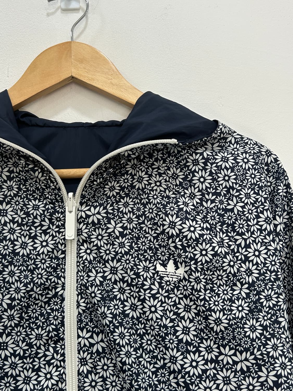 아디다스 플라워 리버시블 후드 바람막이 여성 M 네이비 상품이미지2