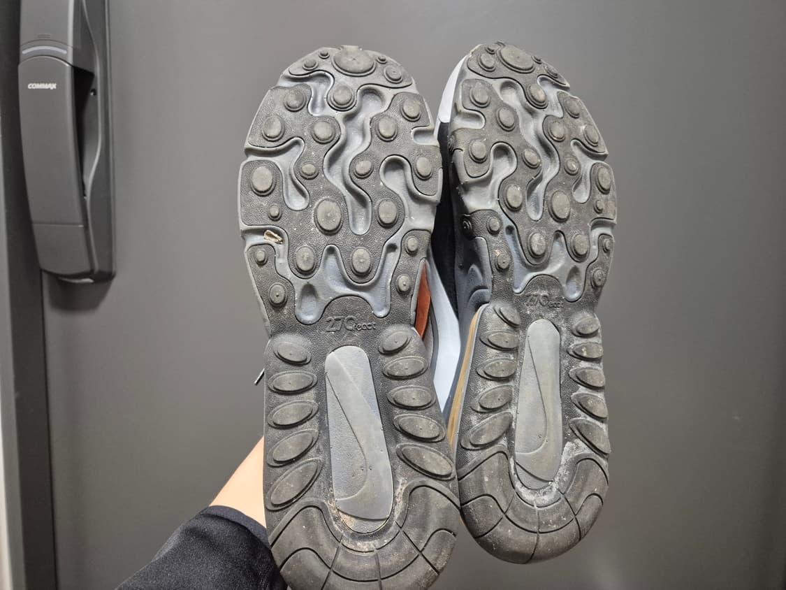 나이키 에어맥스 270 리액트 265mm 상품이미지7