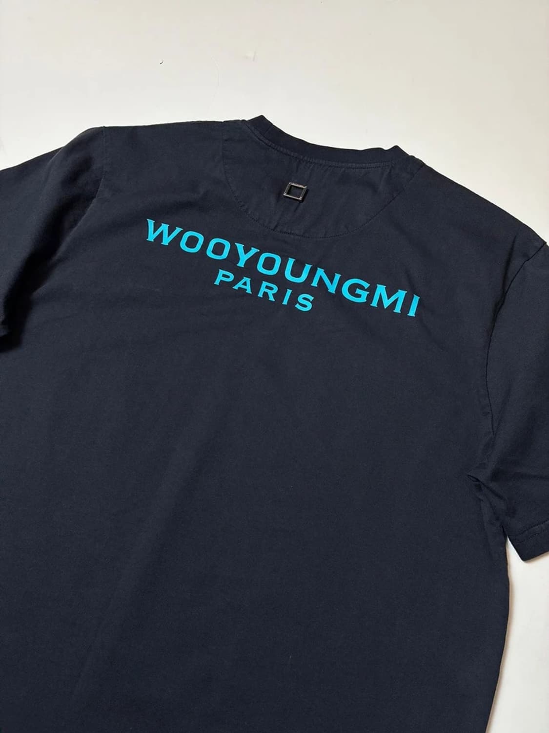 우영미 22FW 백로고 반팔 티셔츠 PN9578 상품이미지2