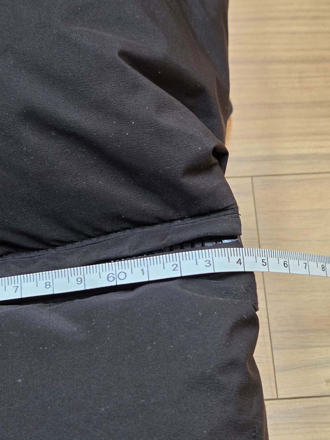 게스 블랙 오리털 패딩 M사이즈(95)입니다. 빵빵한 스타일이고, 목까지 상품이미지4