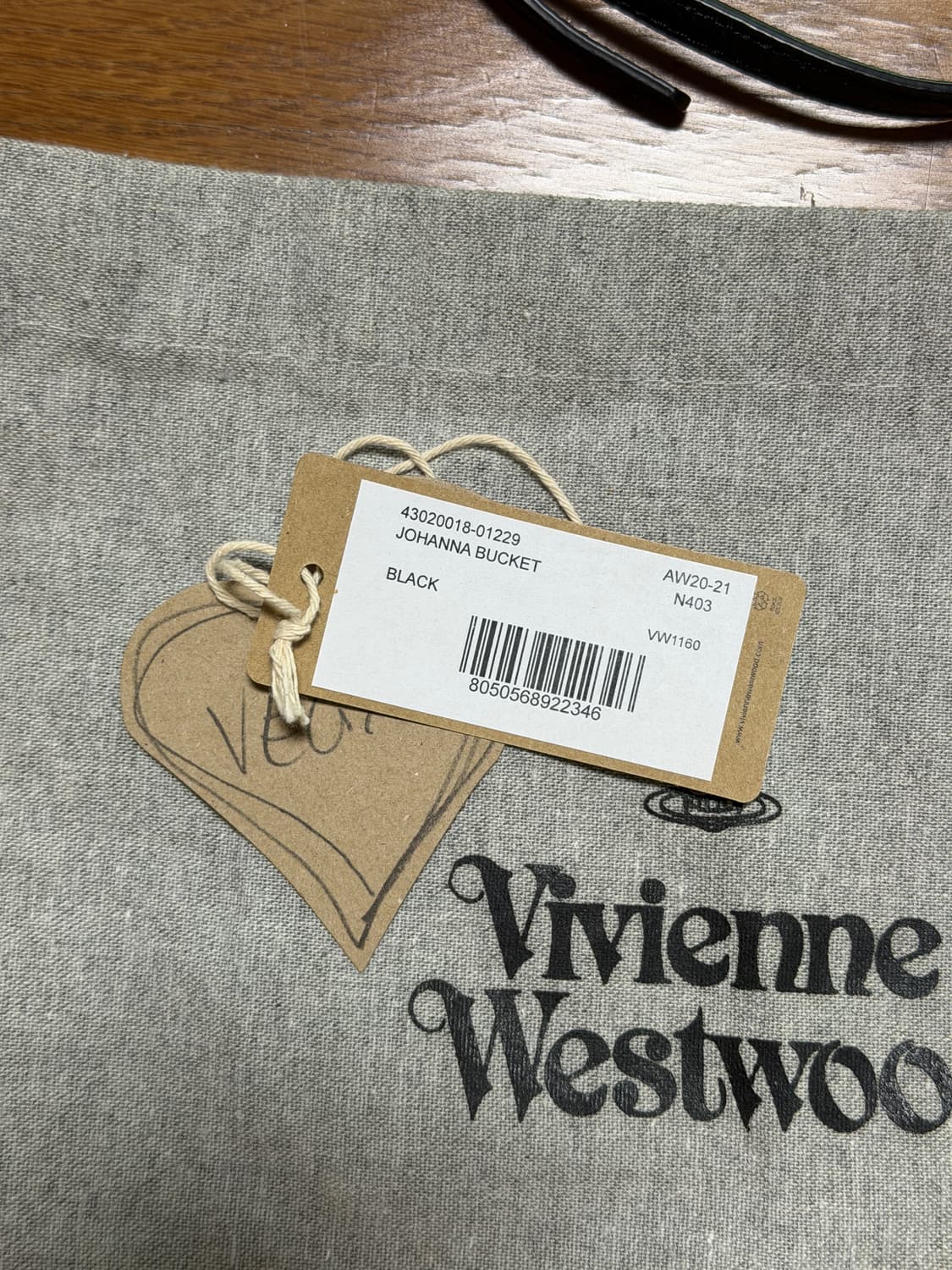 비비안웨스트우드 크리시 스몰 버킷백 블랙 상품이미지2