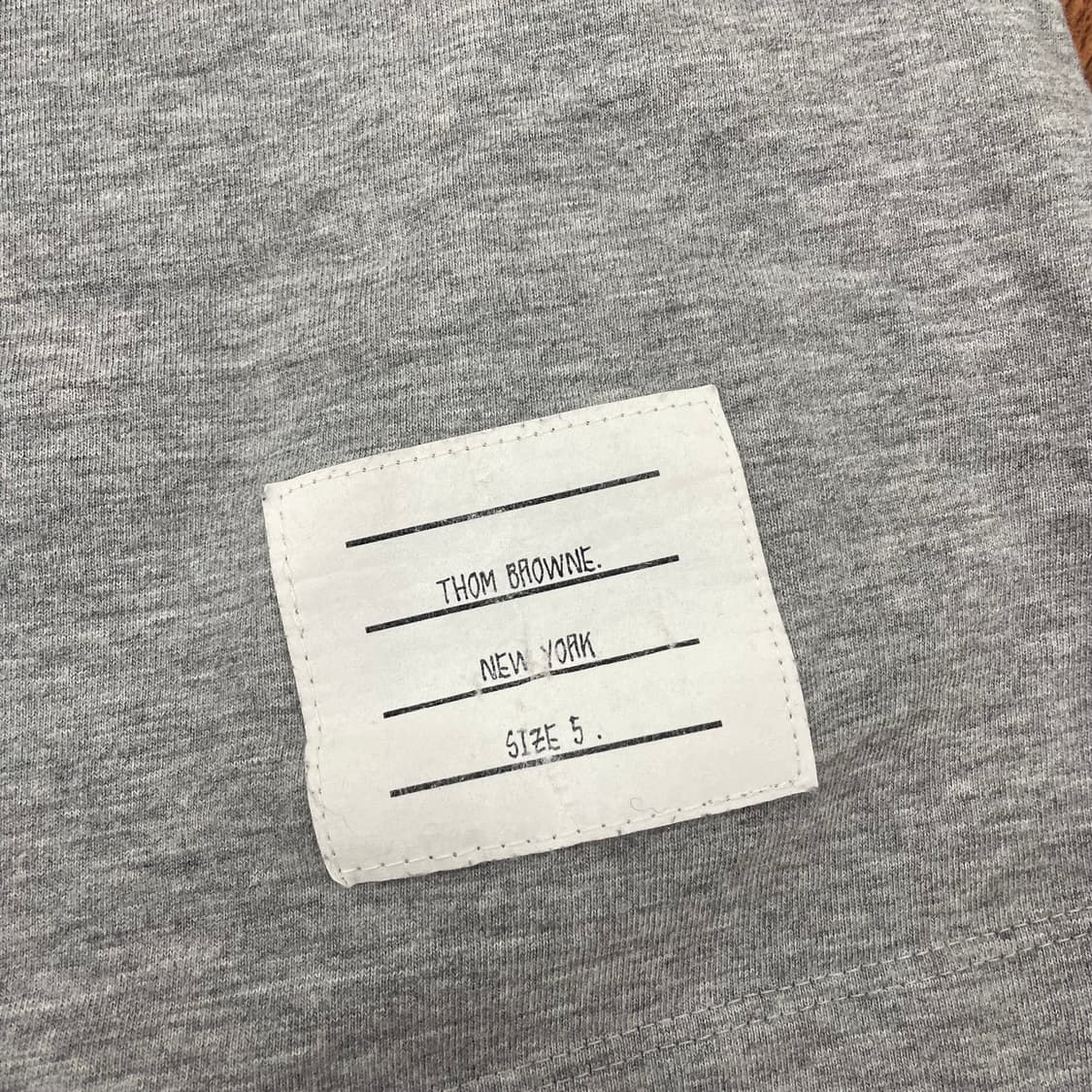 톰브라운 사이드 슬릿 반팔티 상품이미지2