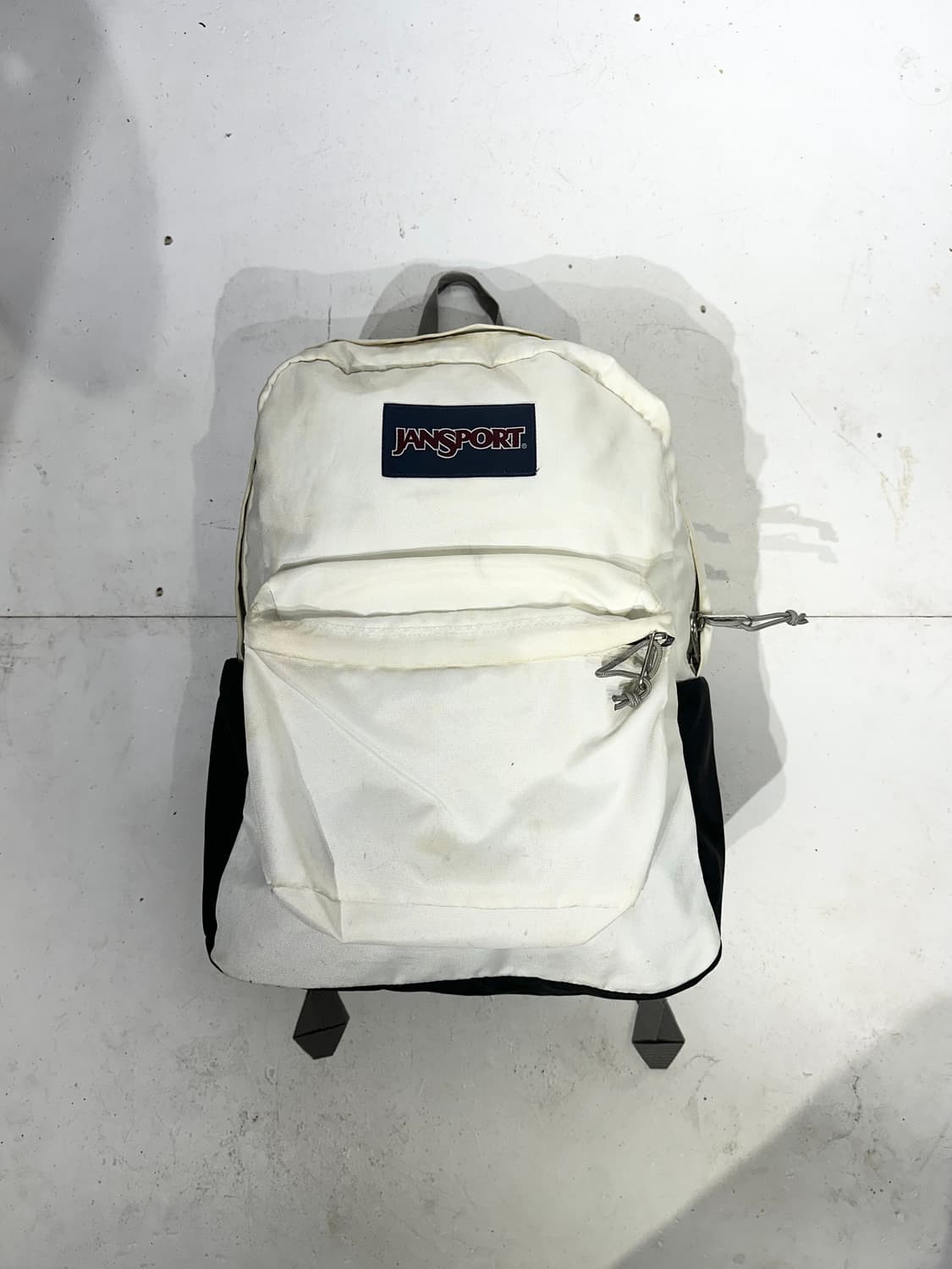 잔스포츠 화이트 백팩 가방 상품이미지4