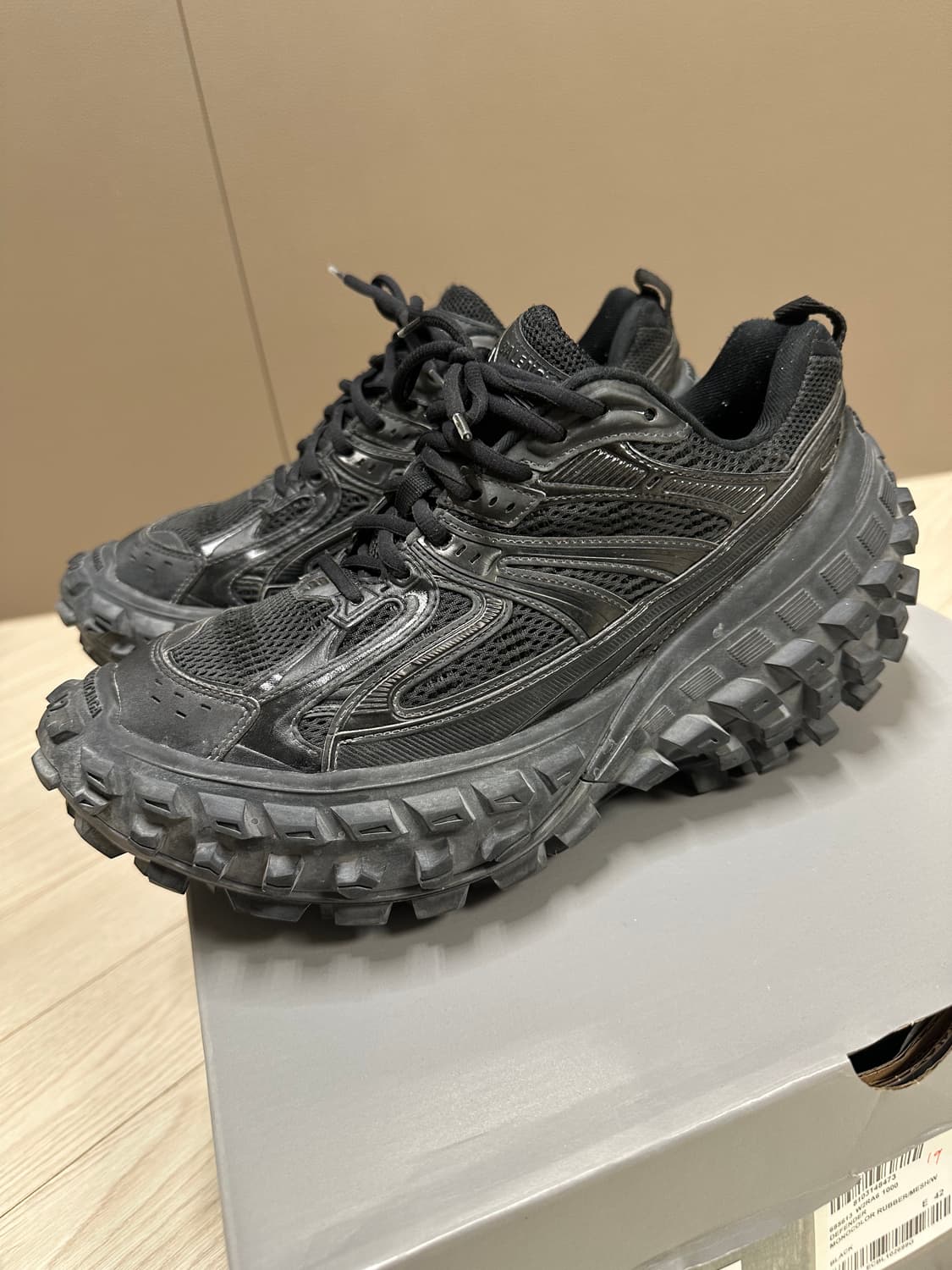 발렌시아가 디펜더 42 블랙 상품이미지3