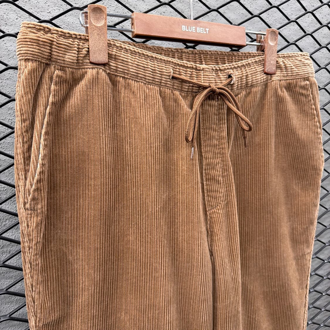 에드윈 코듀로이 이지 팬츠 밴딩 스트링 레드탭 디테일 브라운 상품이미지4