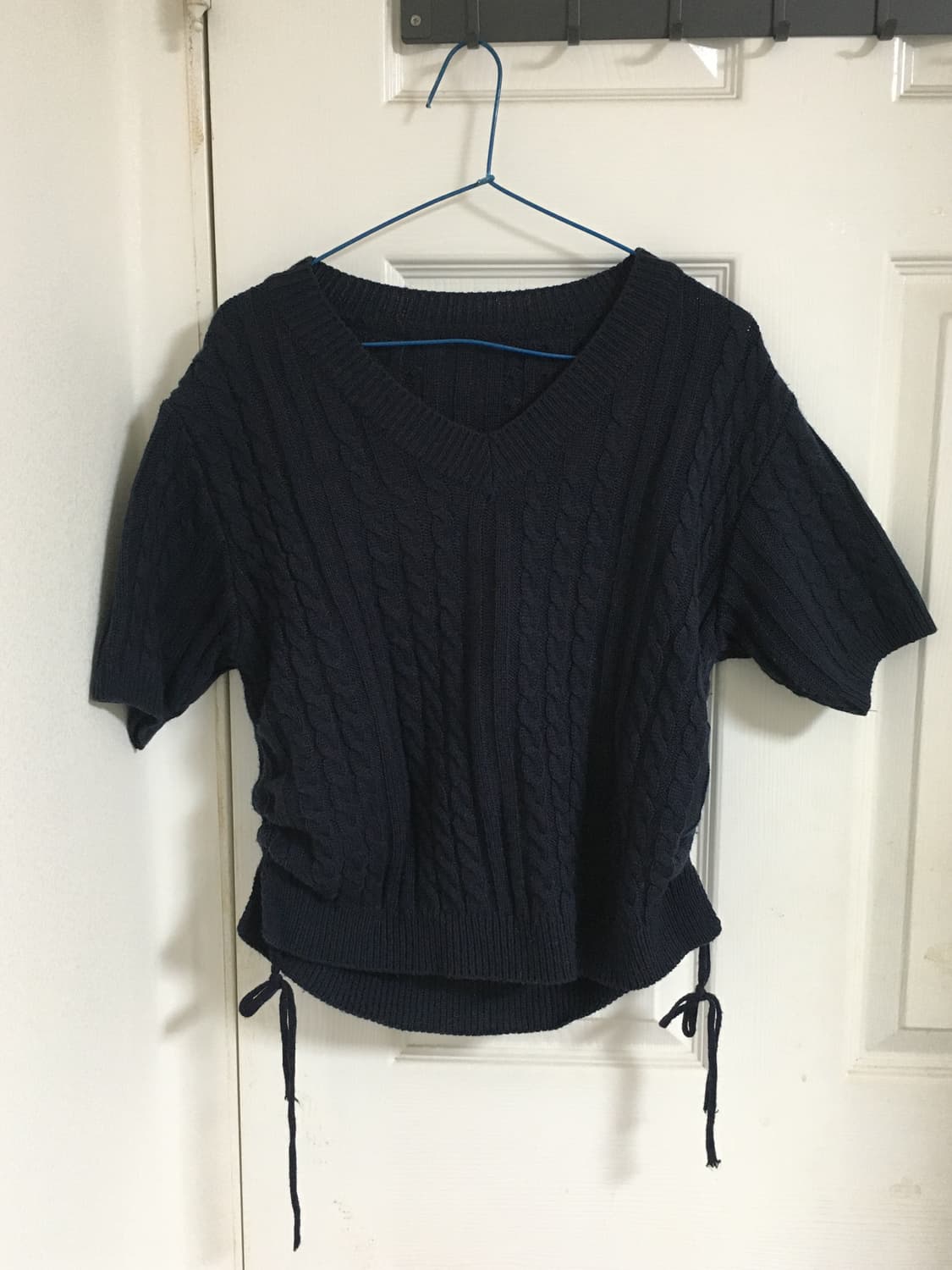 브이넥 반팔 셔링 니트 상품이미지1