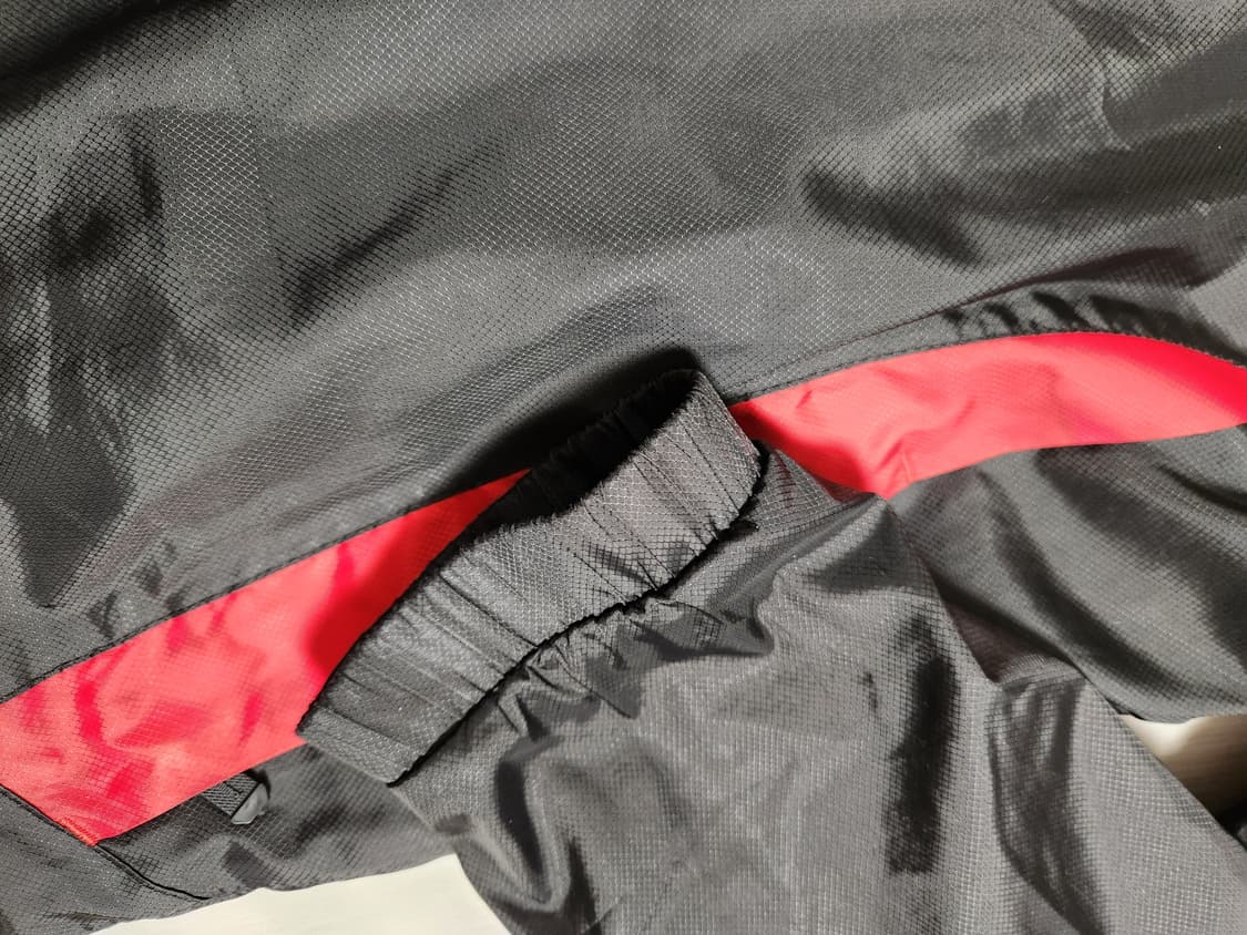 험멜 우븐집업 바람막이 사이즈m

오염없이 깨끗한데 소매 늘어남있어서 싸 상품이미지4