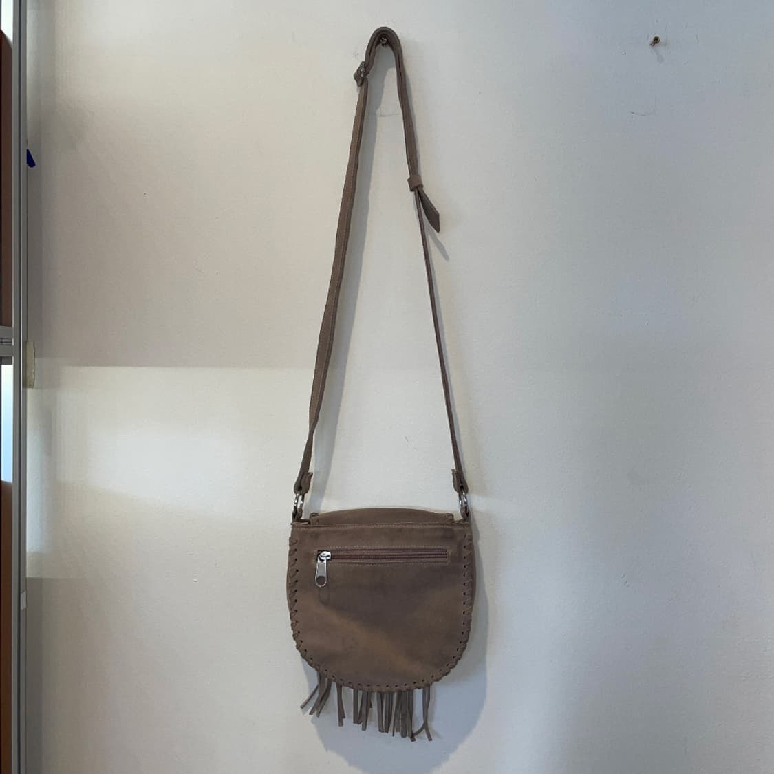 Suede Fringe Crossbody Bag_Taupe 상품이미지4
