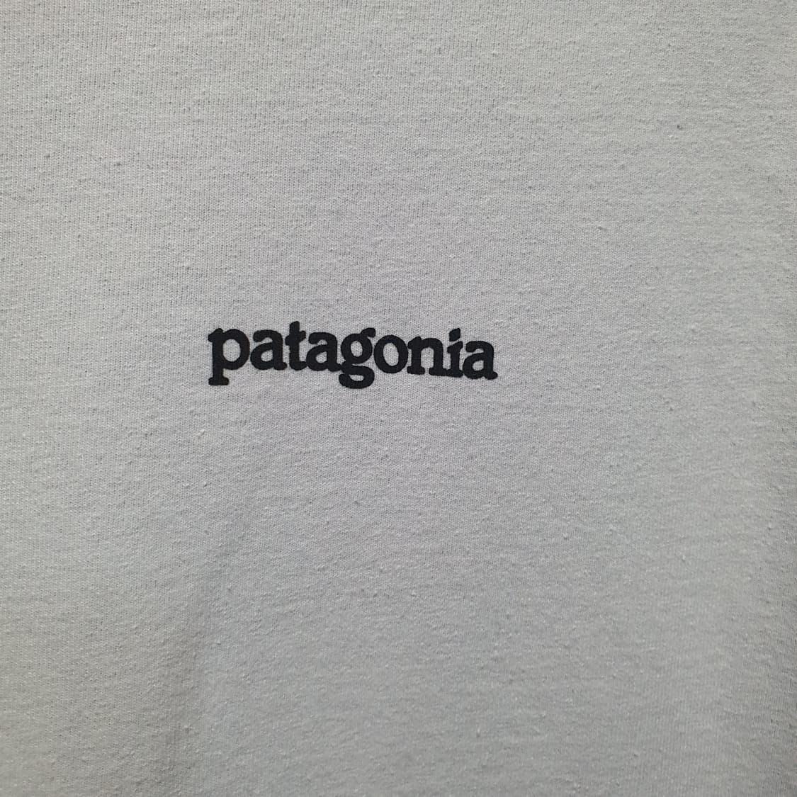파타고니아 레귤러핏 화이트 라운드 반팔티  상품이미지3
