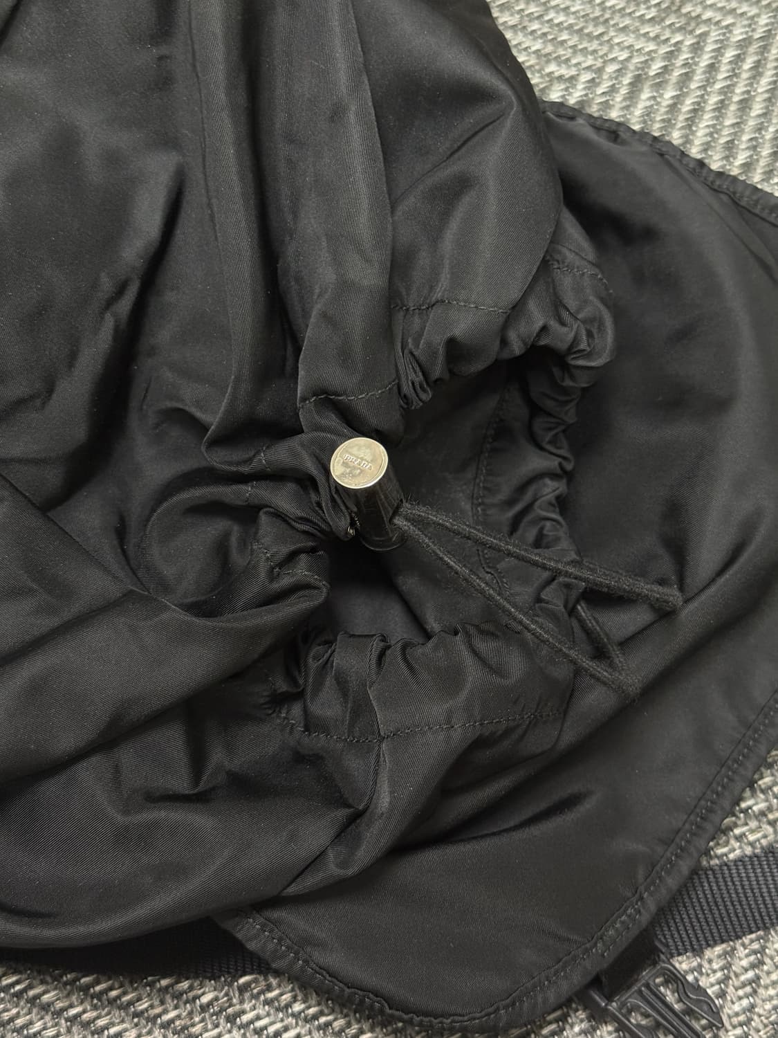 프라다 나일론 백팩 블랙 상품이미지2