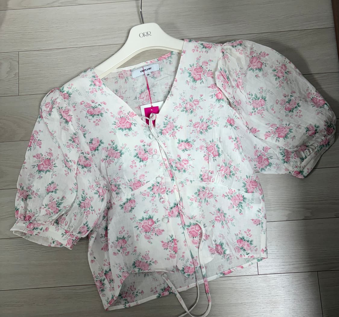 벰버 브이넥 퍼프 블라우스 상품이미지5