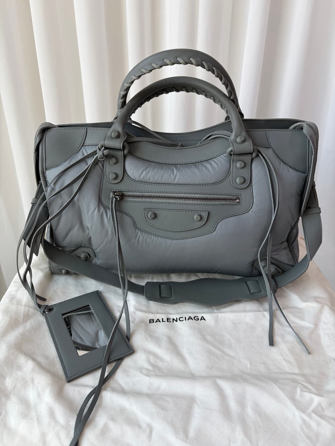 (레어) 발렌시아가 클래식 시티 퍼프 나일론 매트 그레이 모터백 상품이미지2