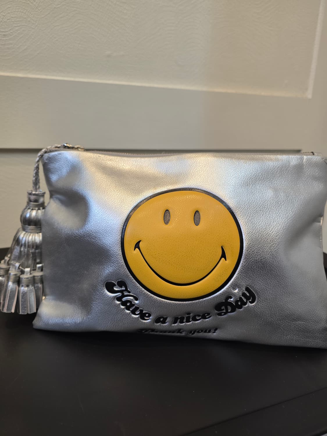 안냐 힌드마치 해브어 나이스데이 메탈릭 레더파우치 상품이미지1