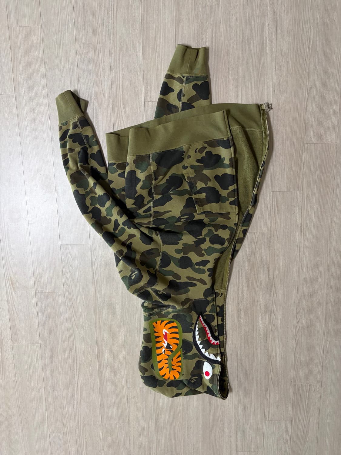 배이프 샤크후드 녹계L 상품이미지2