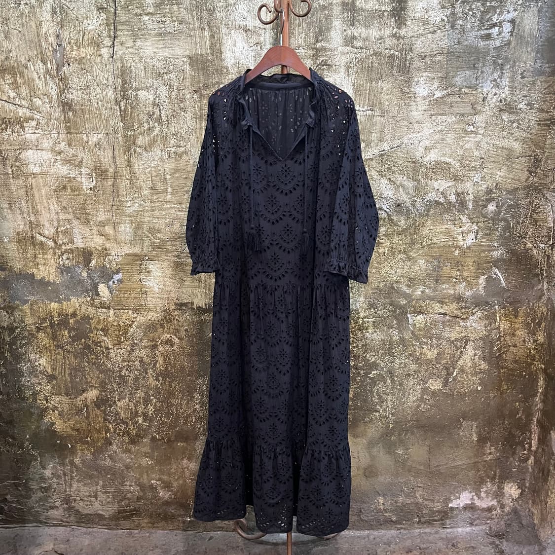 비밍 빔즈 펀칭 텍스처 롱 원피스 상품이미지1