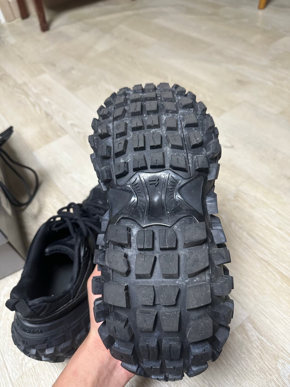 (43)발렌시아가 디펜더 상품이미지4