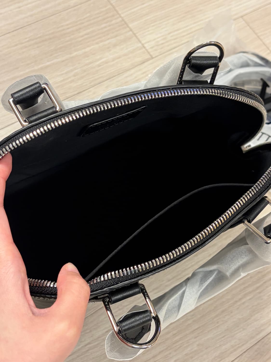 루이비통 나노알마 에삐블랙 상품이미지4