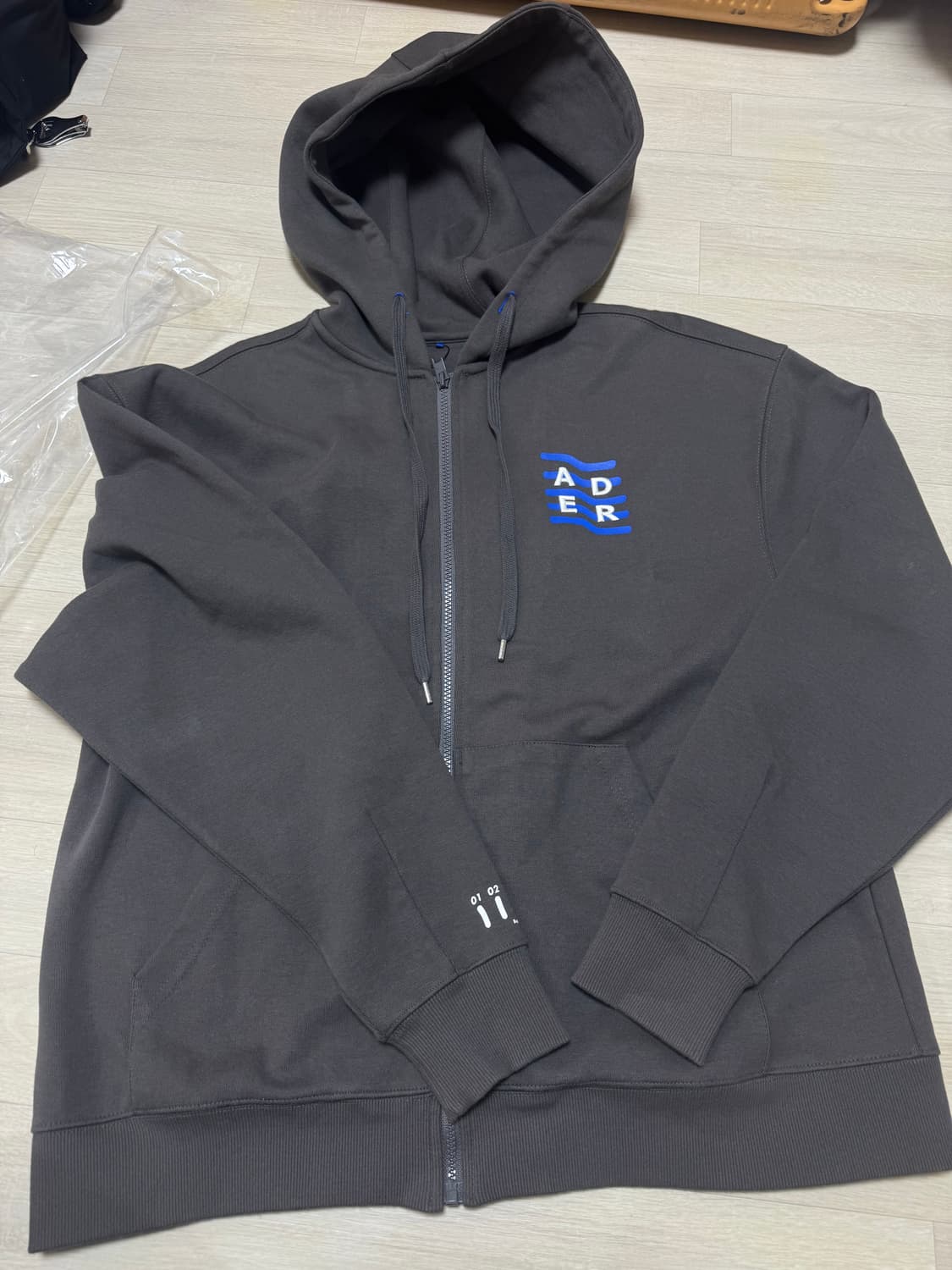 [A1] 아더에러 5주년 웨이브 로고 그레이 차콜 후드집업 상품이미지1