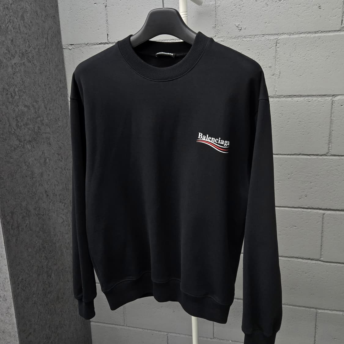 백화점판 / 발렌시아가 웨이브로고 맨투맨 L 상품이미지1