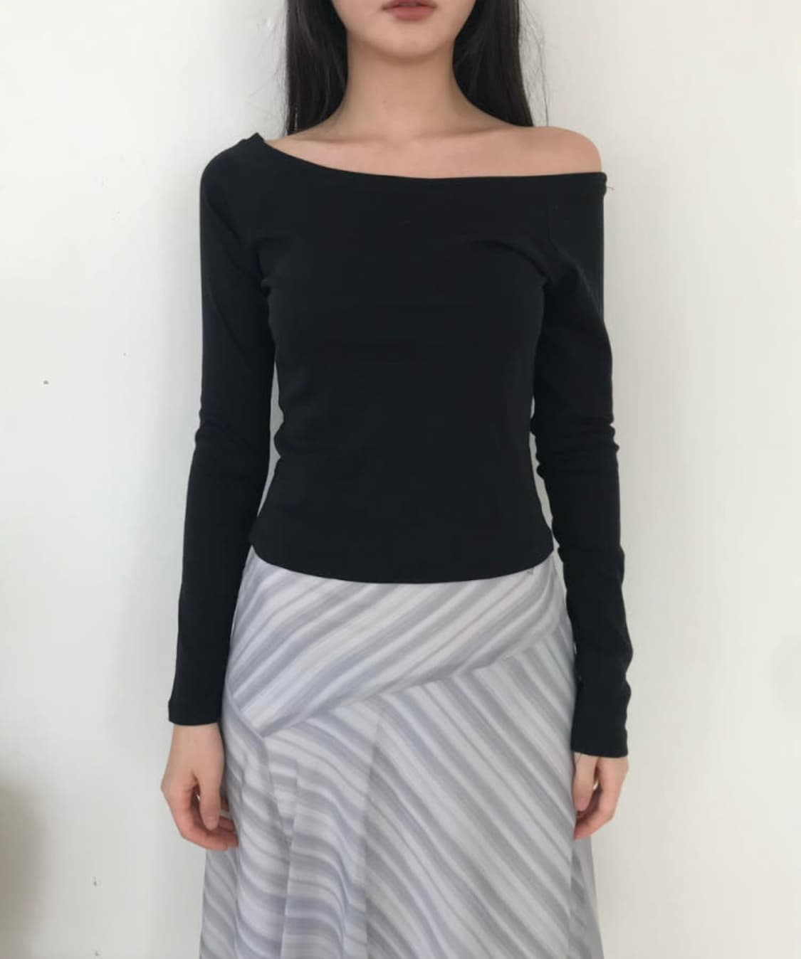 Yue project 오프 슬리프 티 블랙 상품이미지2