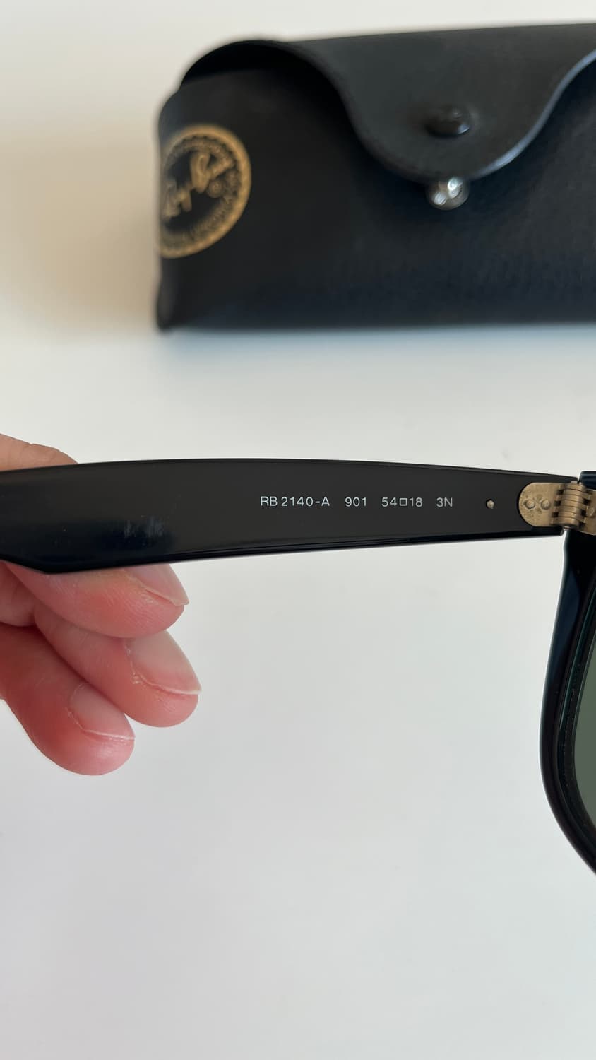 레이벤의 모델 웨이페어러 RB2140-A 901 54 사이즈 팝니다 상품이미지3