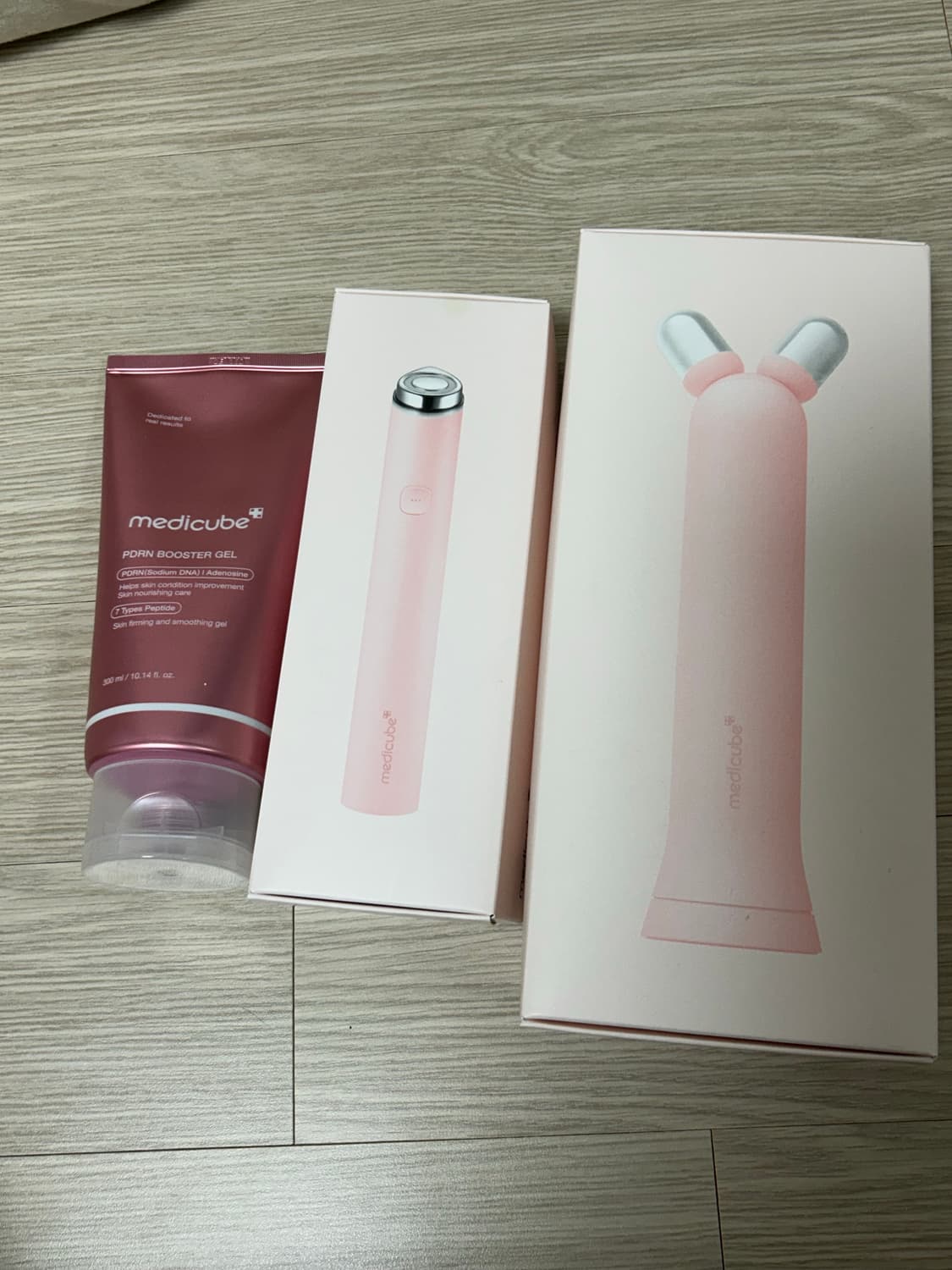 메디큐브 부스터 프로 미니+브이롤러 상품이미지1