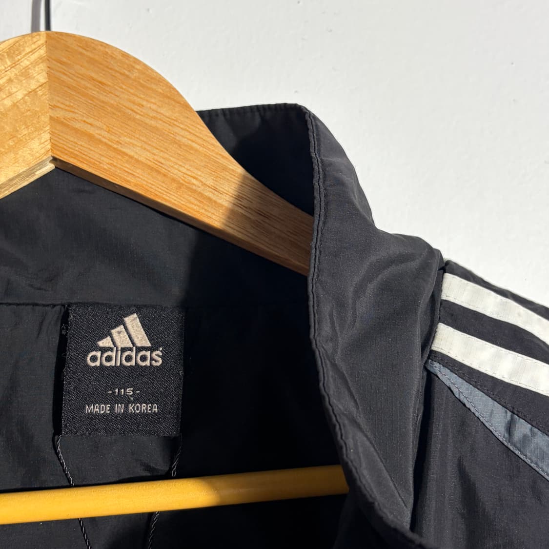 아디다스 삼선 블랙 배색 바람막이 자켓 상품이미지4