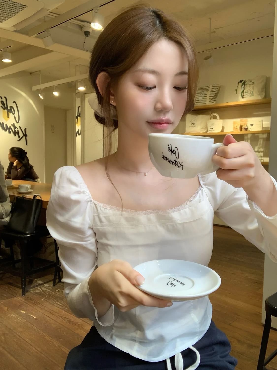 제니오 클린스퀘어 레이스 블라우스 상품이미지4