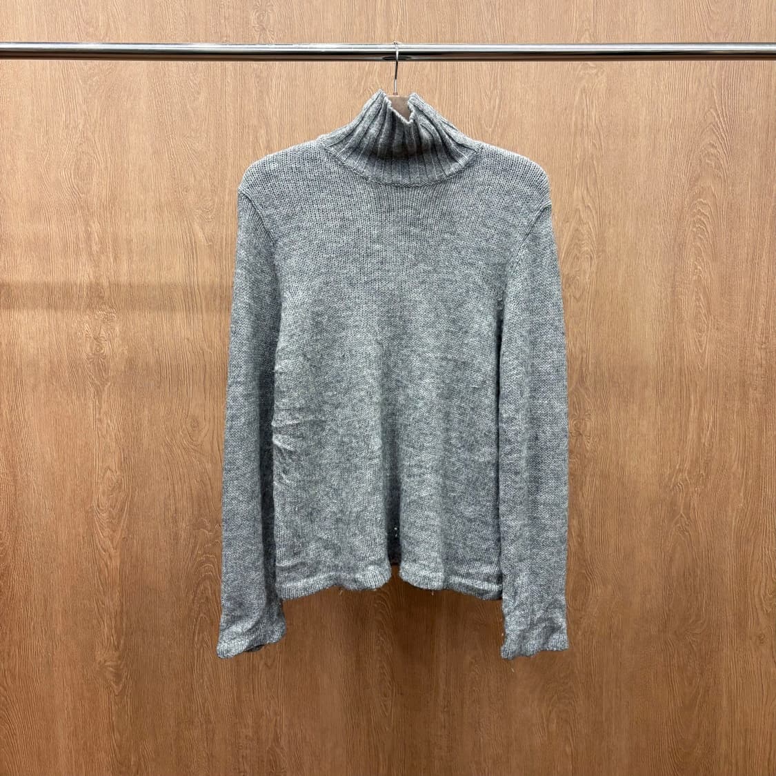 캘빈클라인 터틀넥 울 혼방 긴팔 니트 세로 골지 패턴 디테일 그레이 상품이미지2