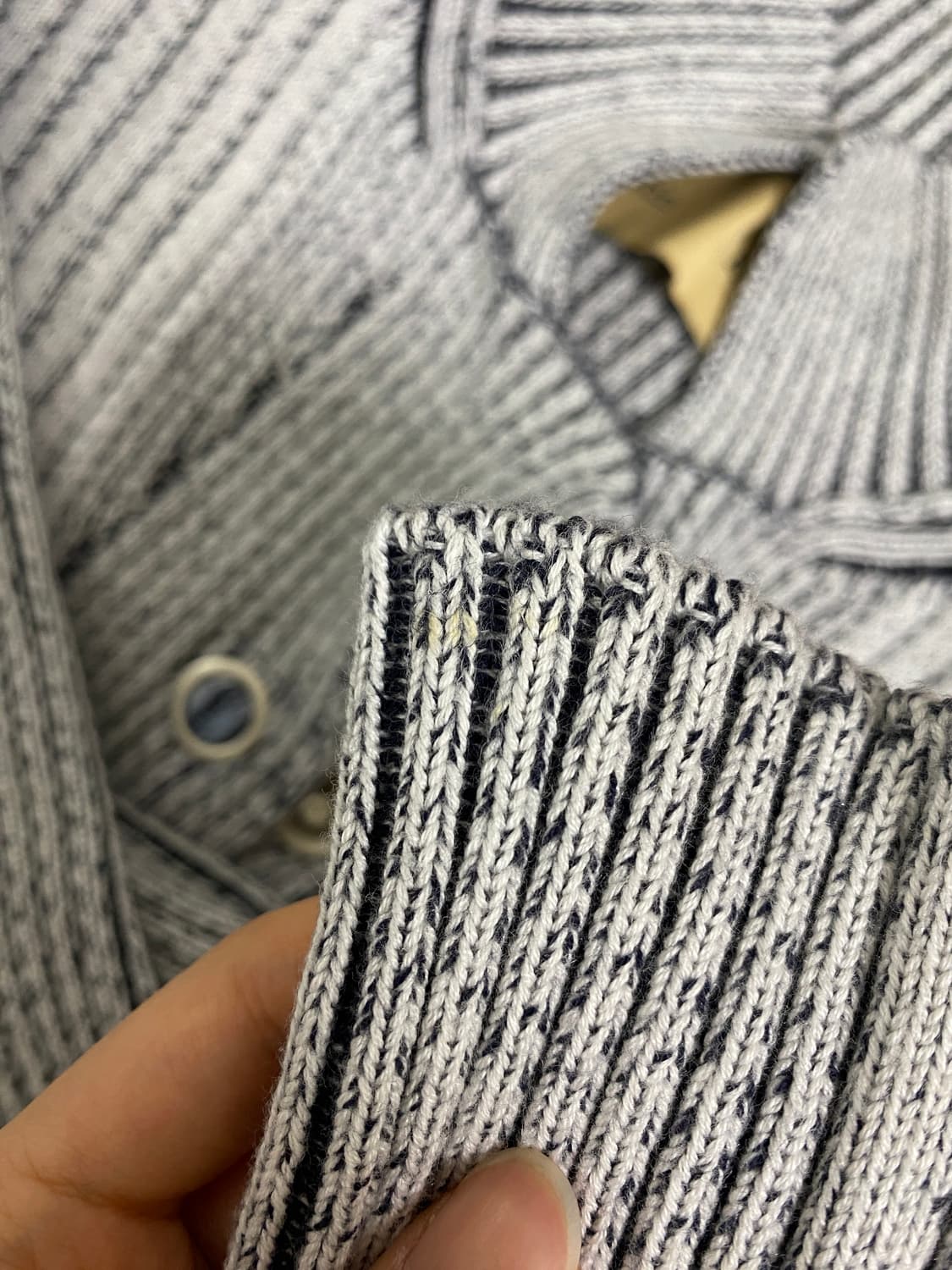 마뗑킴 크롭 스냅 가디건 네이비 상품이미지3