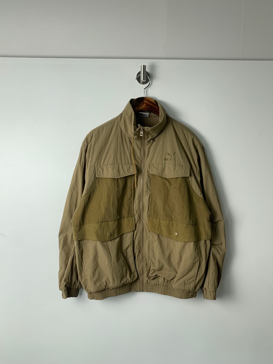 푸마 로고 포켓 카키 바람막이 자켓 상품이미지2